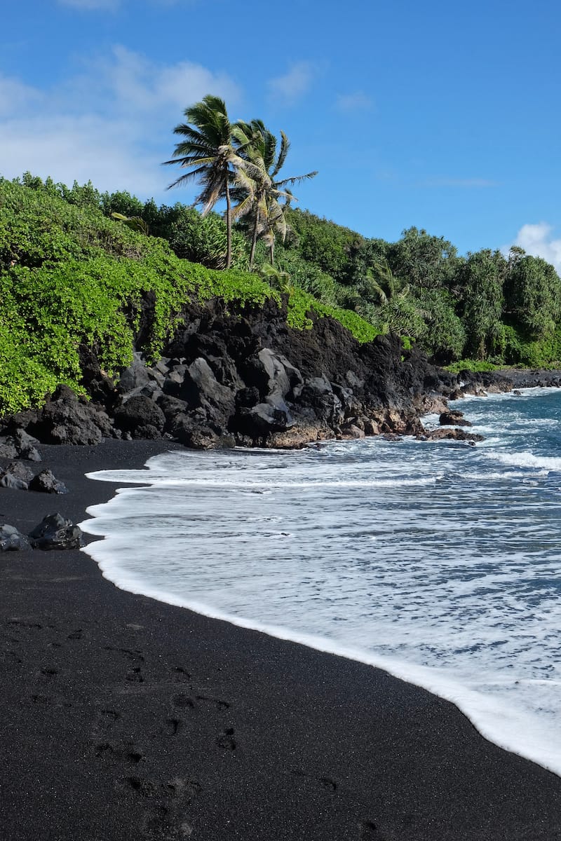 Black sand beach in Wai'anapanapa