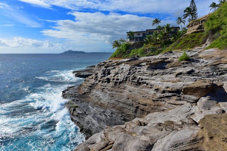 14 Best Places for Cliff Jumping in Hawaii (Island by Island!)