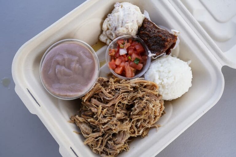 What to Eat in Hawaii 30 Hawaiian Foods & Dishes to Try (and Love!)