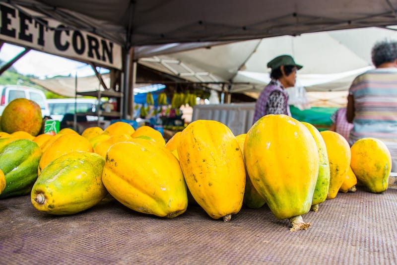 Papaya at a Maui farmersʻ market