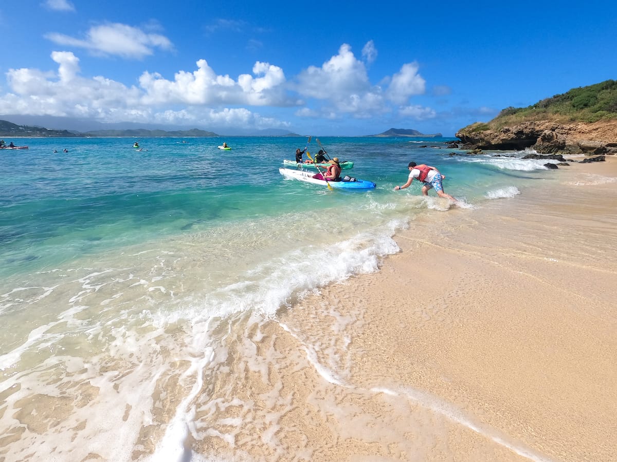 Kayaking in the Mokes - taking off from Moku Nui