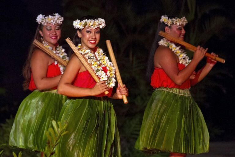 8 Best Luaus on Kauai (+ Fire Shows, Hula, & 2024 Update)