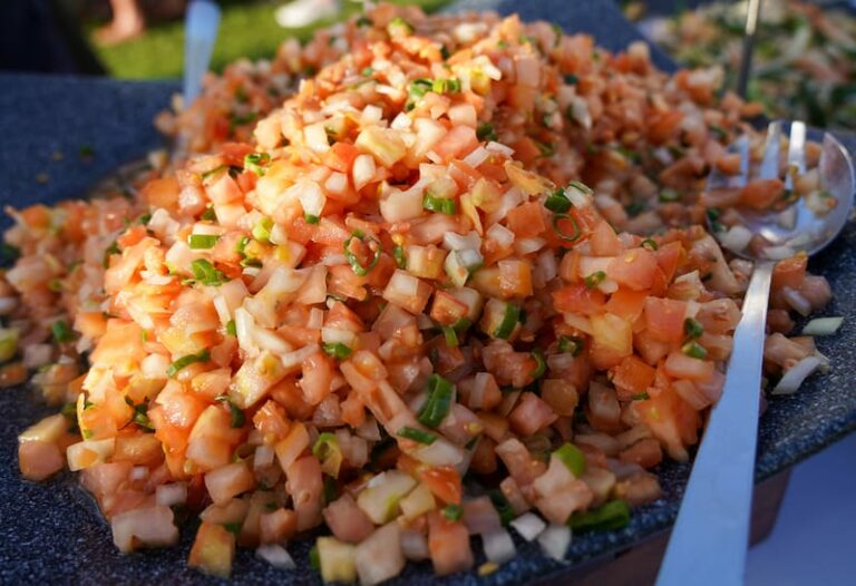 10 Best Luaus on Maui (+ Fire Shows, Hula, & 2024 Update)