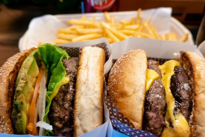 burgers set in Honolulu